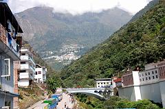 
The Friendship Bridge is the border between Nepal and Tibet, with Zhangmu (2300m) looming above.
